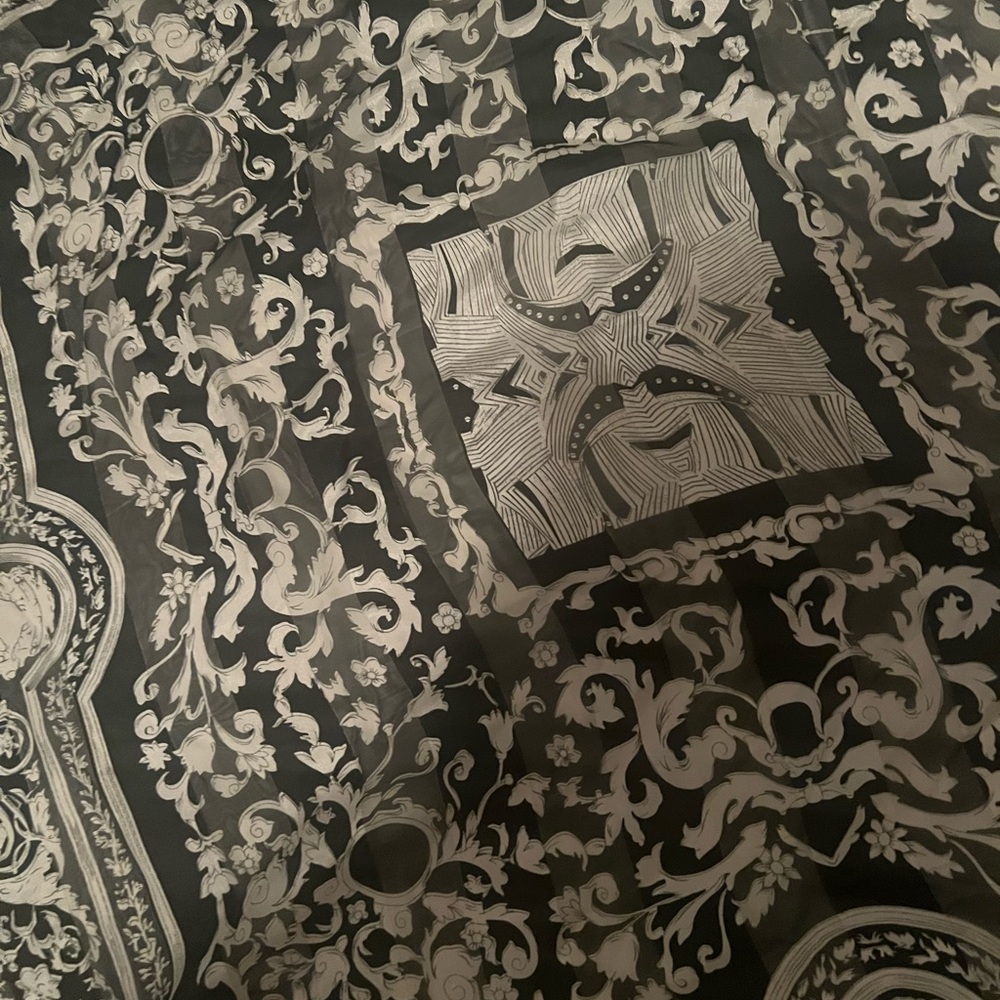 Big Square Silk Scarf In pattern - Picture 3 of 3